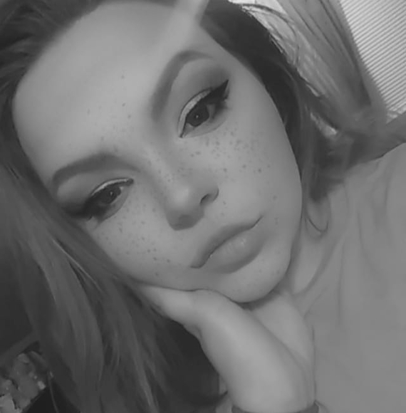 Profile Picture of Kelsey Heltman (@kelsnicoleh) on Poshmark