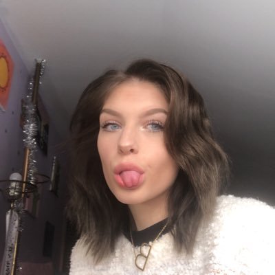 Profile Picture of Mina Rose🌹 (@minawhitehead7) on Twitter