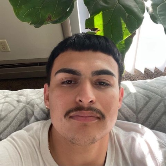 Profile Picture of Oswaldo Hernandez (@oswaldoherna455) on Poshmark