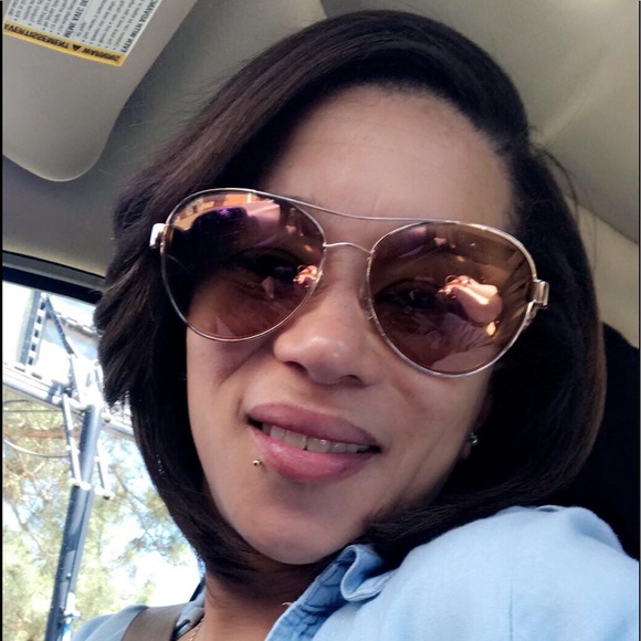 Profile Picture of Temeka Smith (@ladyred036) on Poshmark