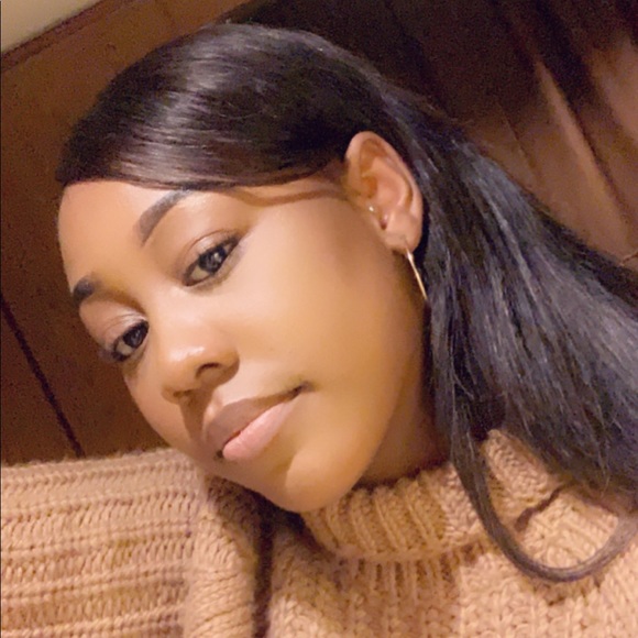 Profile Picture of Candace Stampley (@candacelush) on Poshmark
