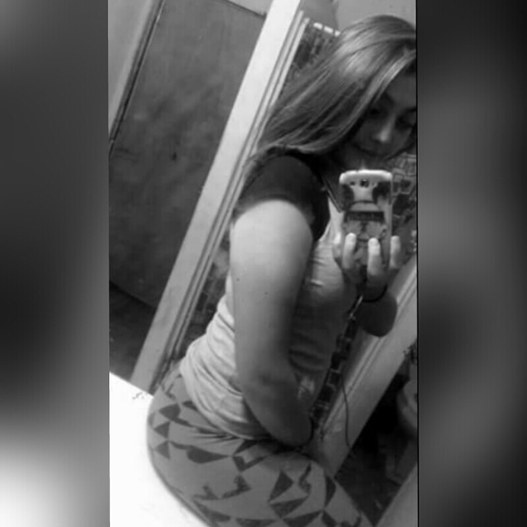 Profile Picture of Jade Grundhoffer (@boyzstarz) on Poshmark