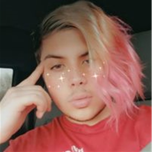 Profile Picture of Ewing Vanessa (@ewingrfe) on Poshmark