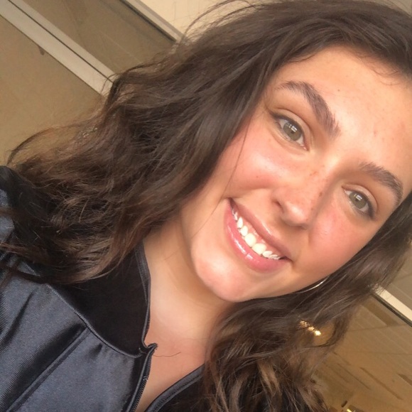 Profile Picture of Summer Kern (@summerdawn82102) on Poshmark