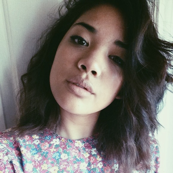 Profile Picture of Hosianna Tobing (@annaisoh) on Poshmark