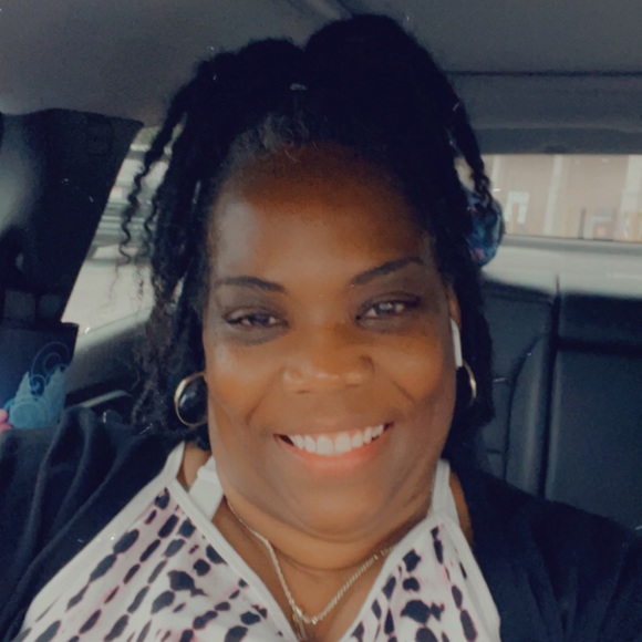 Profile Picture of Lynnetta Hollins (@nettapie123) on Poshmark