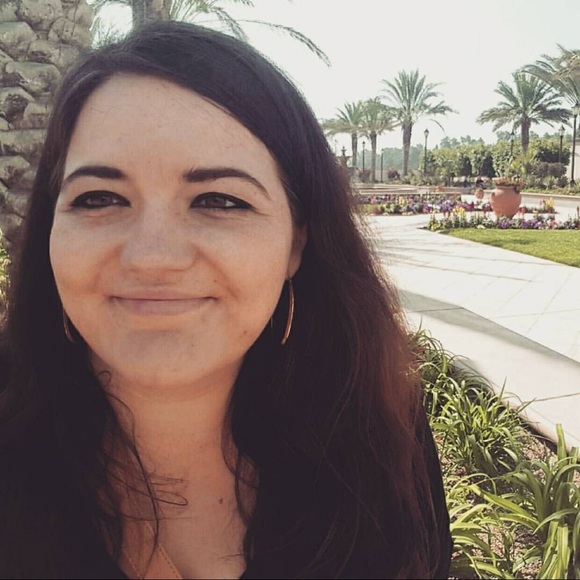 Profile Picture of Danielle Musick (@daniellemusick) on Poshmark