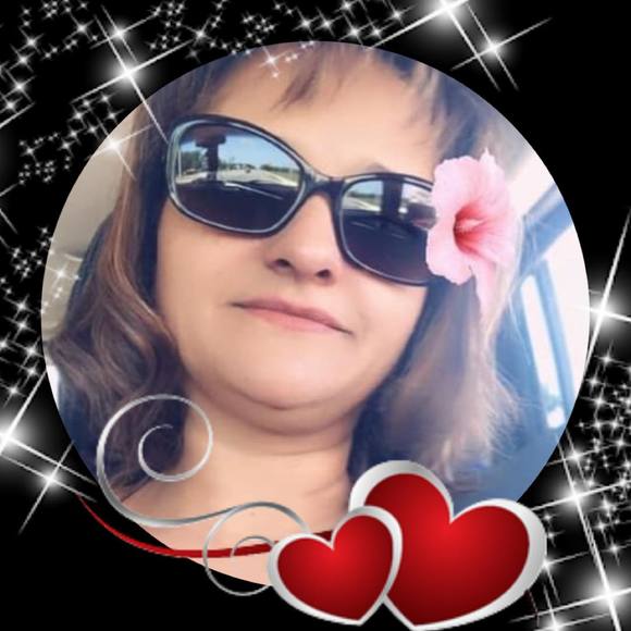 Profile Picture of Elizabeth Agosto (@laprietamd) on Poshmark