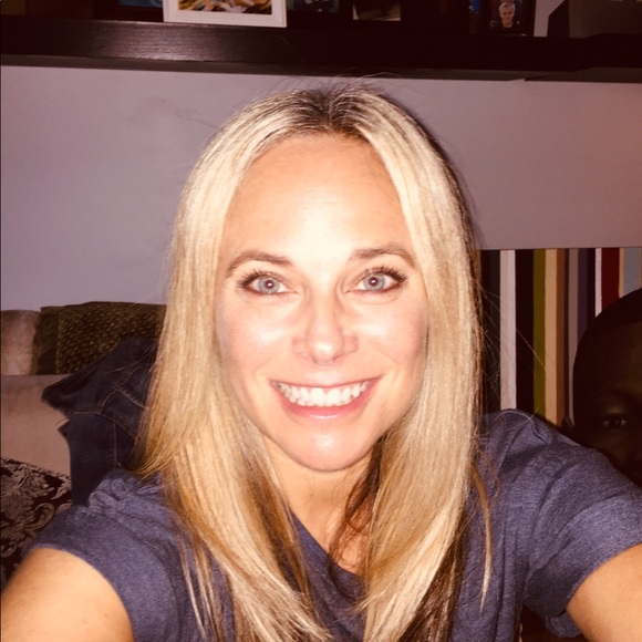 Profile Picture of Jenifer Schultz (@flymammarose) on Poshmark