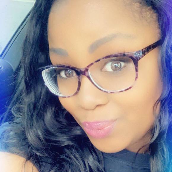 Profile Picture of Missdivine Algee (@divineone2) on Poshmark