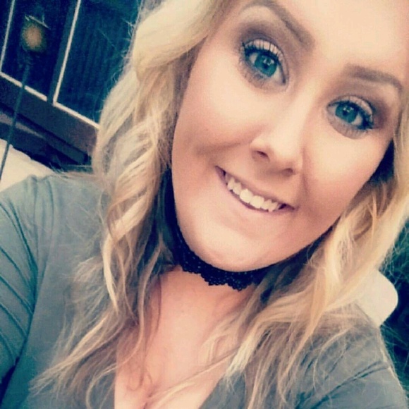 Profile Picture of Alena Wieda (@awieda) on Poshmark