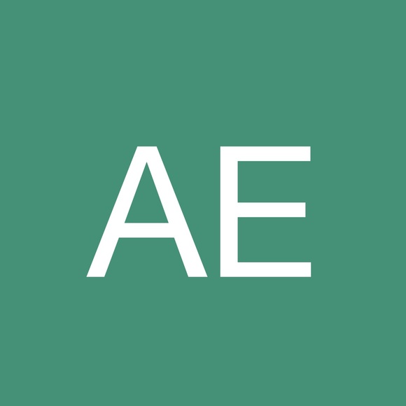 Profile Picture of Andrea Eversfield (@aeversfield) on Poshmark