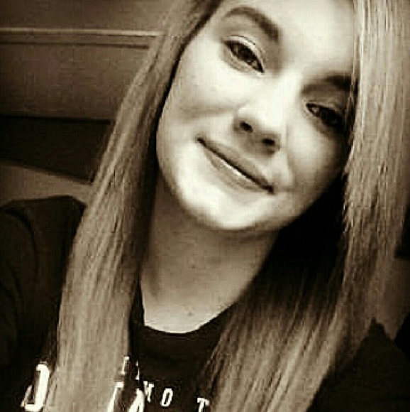 Profile Picture of Haley Taylor (@_daydream_3) on Poshmark