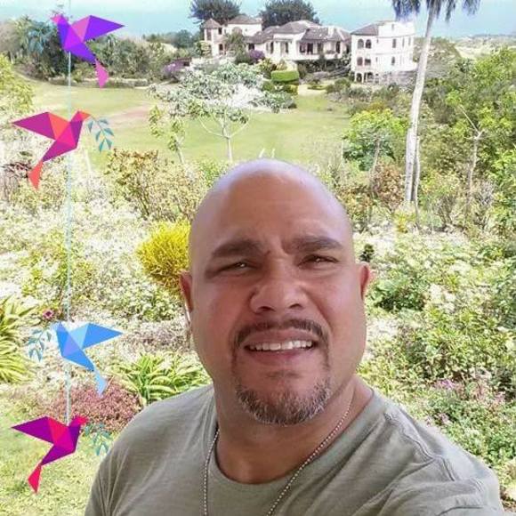 Profile Picture of Robert Aviles (@robertaviles) on Poshmark