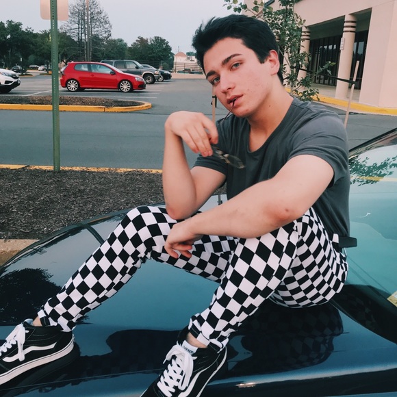 Profile Picture of Adam Ashley (@adamashl) on Poshmark