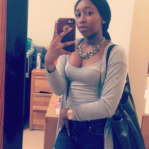 Ebony Burriss - Poshmark Profile Picture of Ebony Burriss (@ebbs0404) on Poshmark