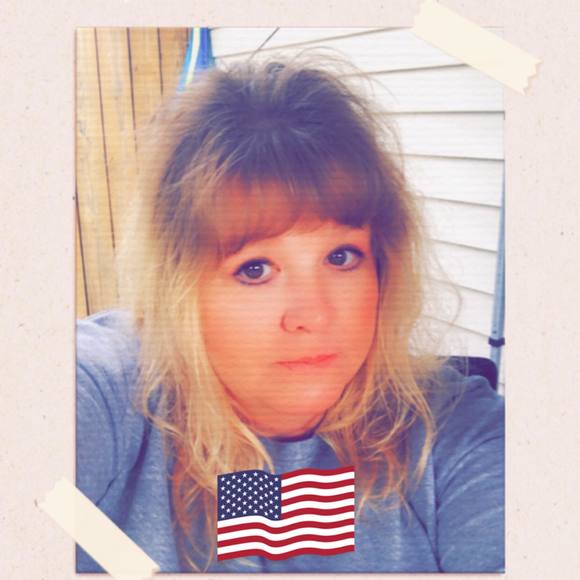 Profile Picture of Windie Vorhis (@windievorhis) on Poshmark