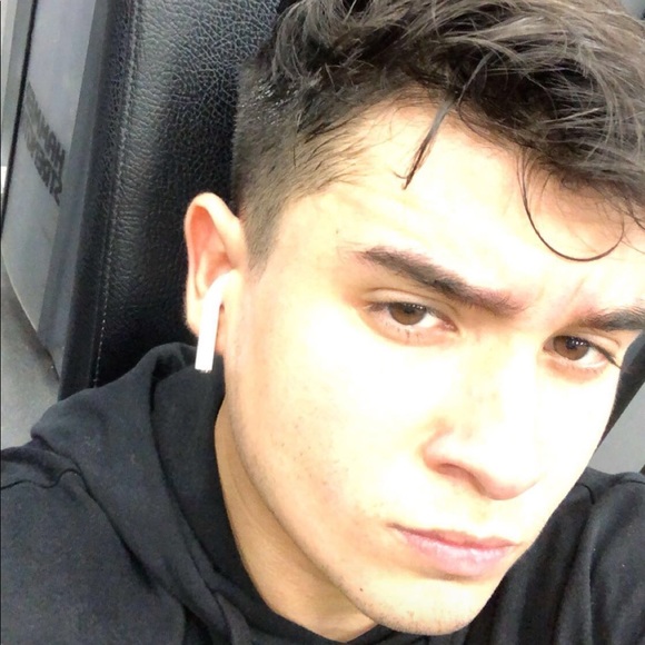 Profile Picture of Victor Facundo (@vleal713) on Poshmark