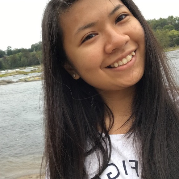 Profile Picture of Tammy Trinh (@tamarang) on Poshmark