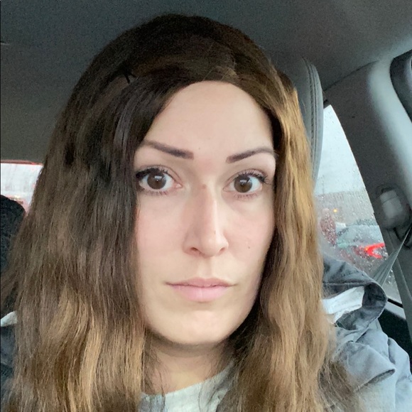 Profile Picture of Isabelle Raymond (@izabelle3) on Poshmark