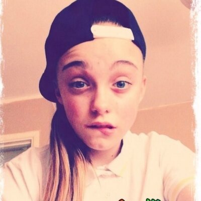 Profile Picture of LaceySharp (@LaceySharpLacey) on Twitter