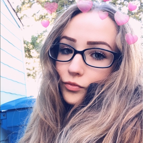 Profile Picture of Jennifer Hildenbrandt (@jennymaria19) on Poshmark