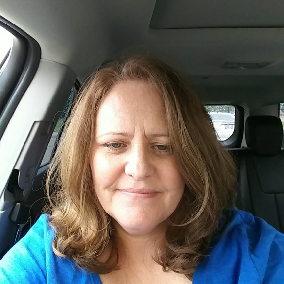Profile Picture of Laura Rice (@lcrice22) on Poshmark