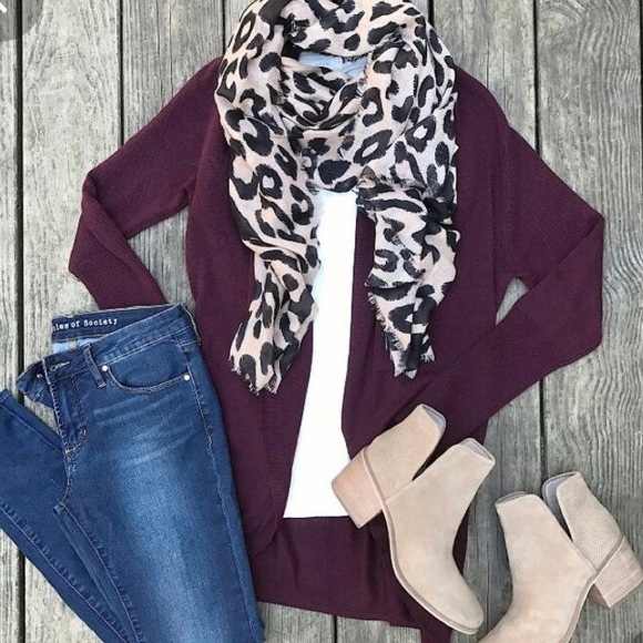 Profile Picture of Hopeand Strength (@hopeandstrength) on Poshmark