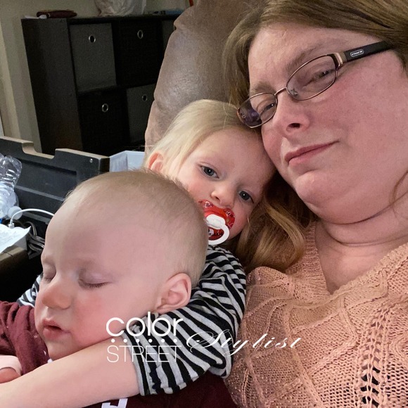 Profile Picture of Gayle Sueverkruepp (@gayle_sue) on Poshmark