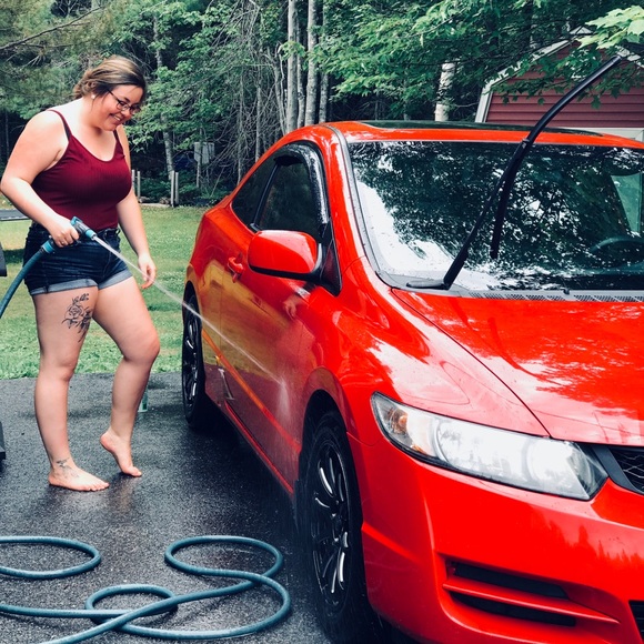 Profile Picture of April Ginnish (@itsme3241) on Poshmark