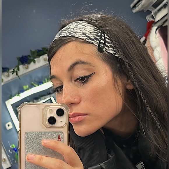 Profile Picture of Catalina Cucchiani (@catalinacucchia) on Poshmark