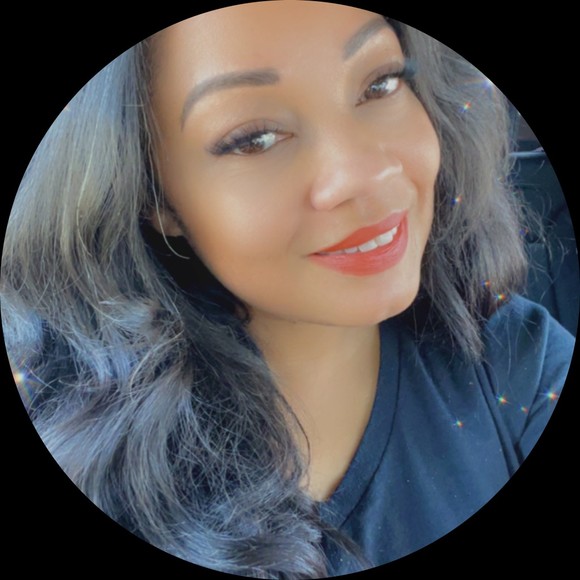 Profile Picture of Denise Swinton (@swinton23) on Poshmark