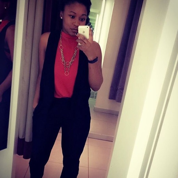 Profile Picture of Jenee' Davis (@jenee_davis) on Poshmark