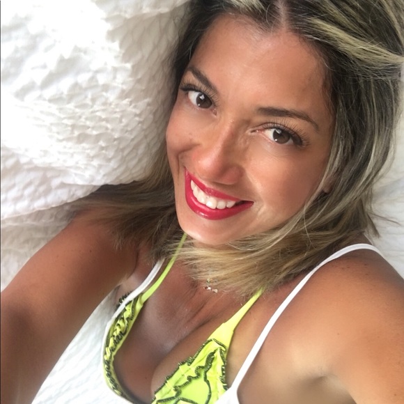 Profile Picture of Monica Sierralta (@monik2701) on Poshmark