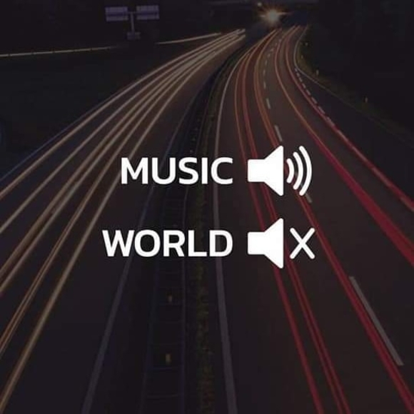 Profile Picture of Kylee Lewallen (@kyleejoschmo13) on Poshmark