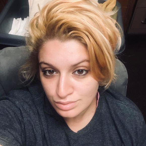 Profile Picture of Nancy Mulkey (@lilymwhite420) on Poshmark