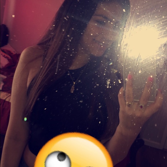 Profile Picture of Lizbeth Barrera (@ouhlizbeth) on Poshmark