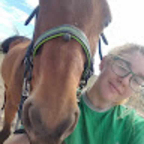 Profile Picture of Emily Gort (@emily_gort) on Poshmark