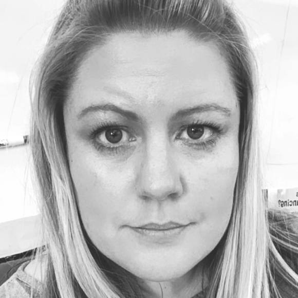 Profile Picture of Lisette Guttery (@lisetteguttery) on Poshmark