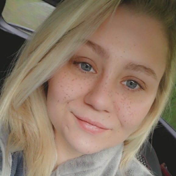 Profile Picture of Amber Neace (@amberneace460) on Poshmark