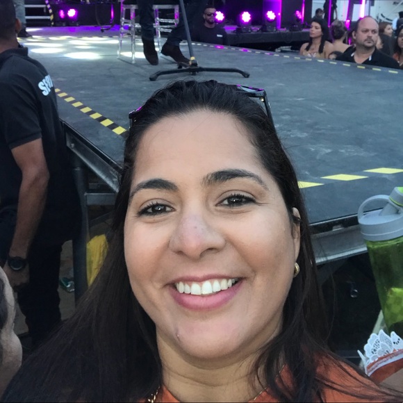 Profile Picture of Lilian Quintino (@lilianquintino) on Poshmark