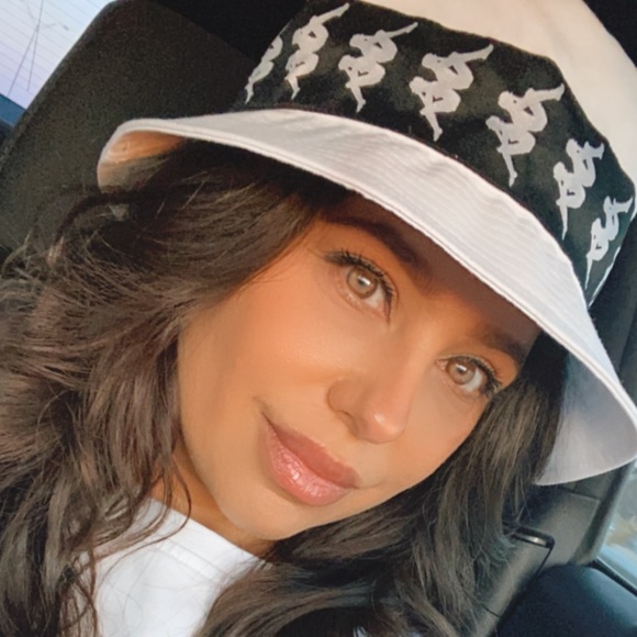 Profile Picture of Mavesa Mavesa (@cmiriam1) on Poshmark