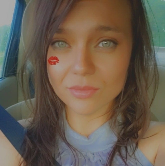 Profile Picture of Alicia Block (@ab1995) on Poshmark