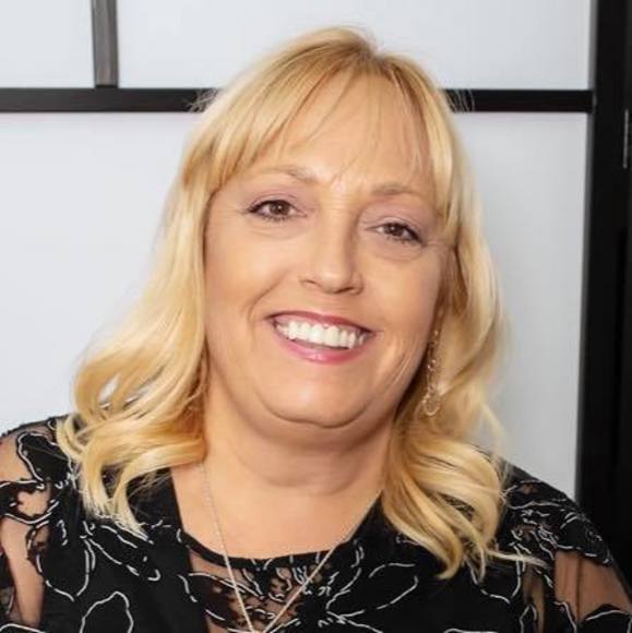 Profile Picture of Renee Asciutto (@tangled8) on Poshmark