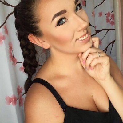 Profile Picture of Stephanie Nicholas (@stephanieannich) on Twitter