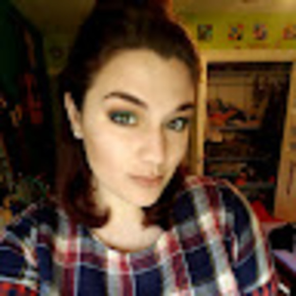 Profile Picture of Danielle Emond (@danielle_emond) on Poshmark