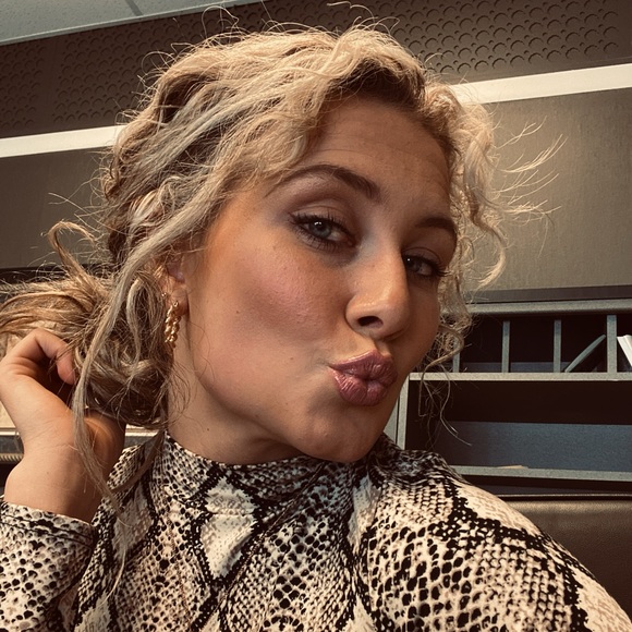 Profile Picture of Kiley Adams (@kileya32) on Poshmark