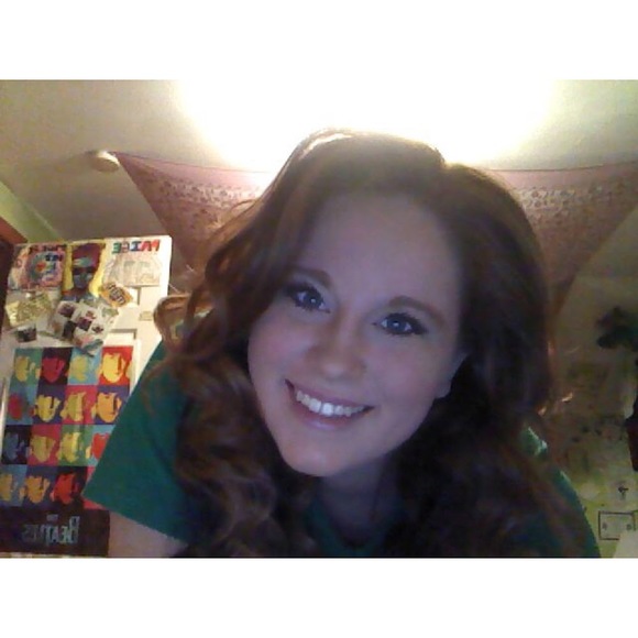 Paige Mullins - Poshmark Profile Picture of Paige Mullins (@pmullzy) on Poshmark