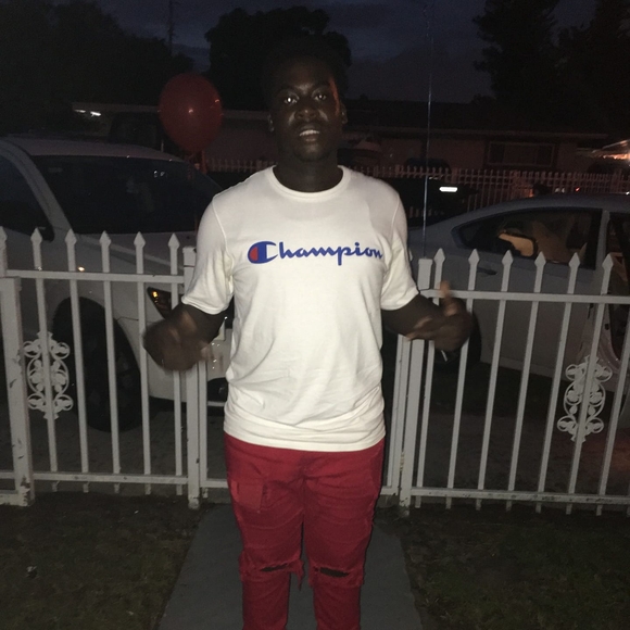 Profile Picture of Clifton Askew jr. (@ypcbxnds23) on Poshmark