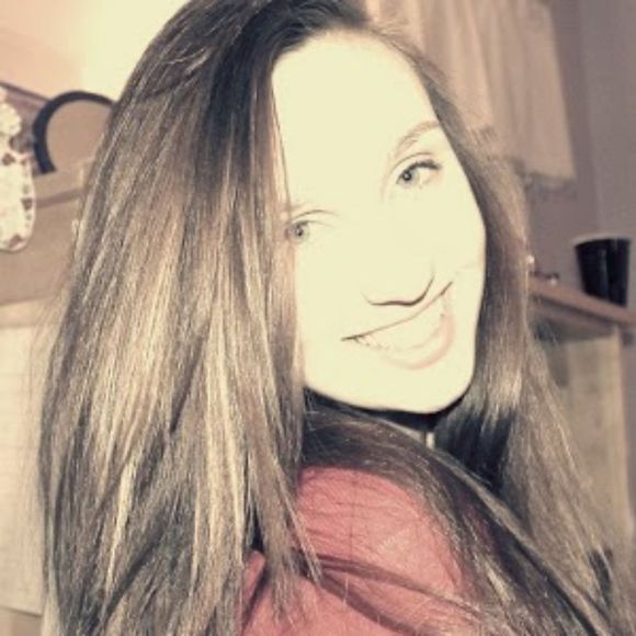 Lauren Rzeszutek - Poshmark Profile Picture of Lauren Rzeszutek (@laurenraz) on Poshmark